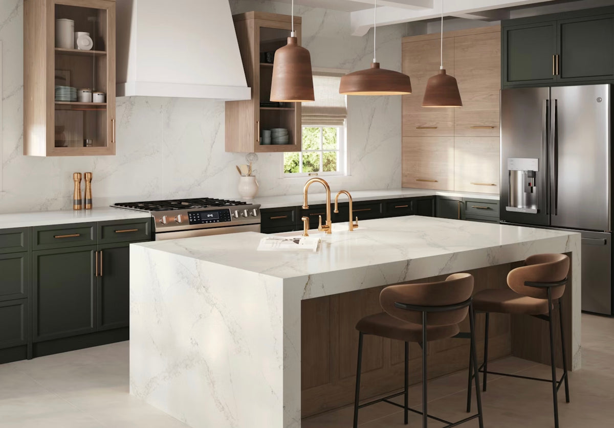 Comptoir en quartz Silestone Bronze River – Quartz blanc chaud avec veinage marron