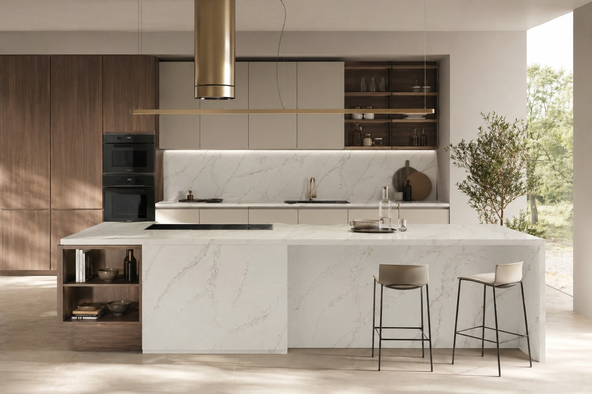 Comptoir en quartz Silestone Bronze River – Quartz blanc chaud avec veinage marron