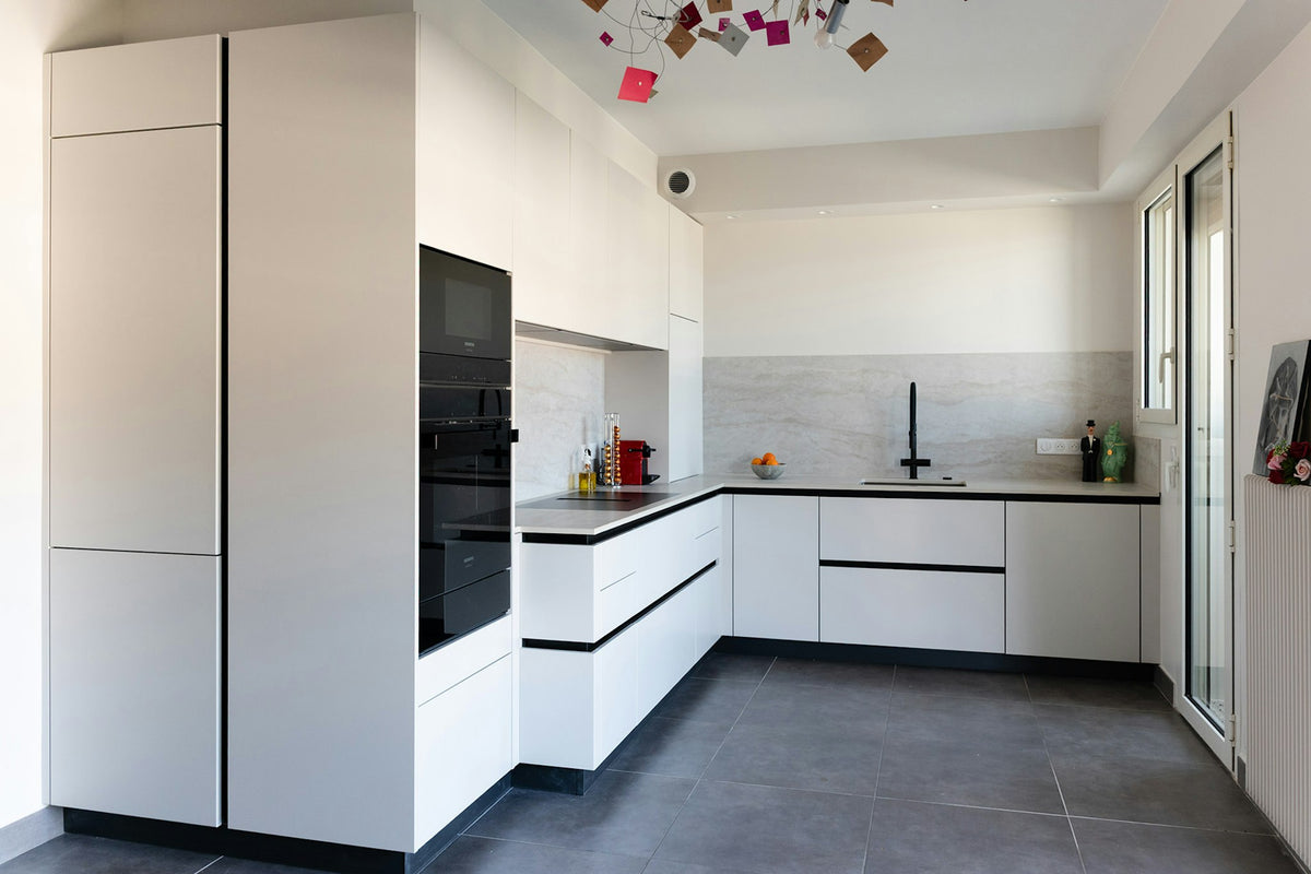 Dekton Nara — projet elegance urbaine en blanc coquille et dekton nara | Union Stone