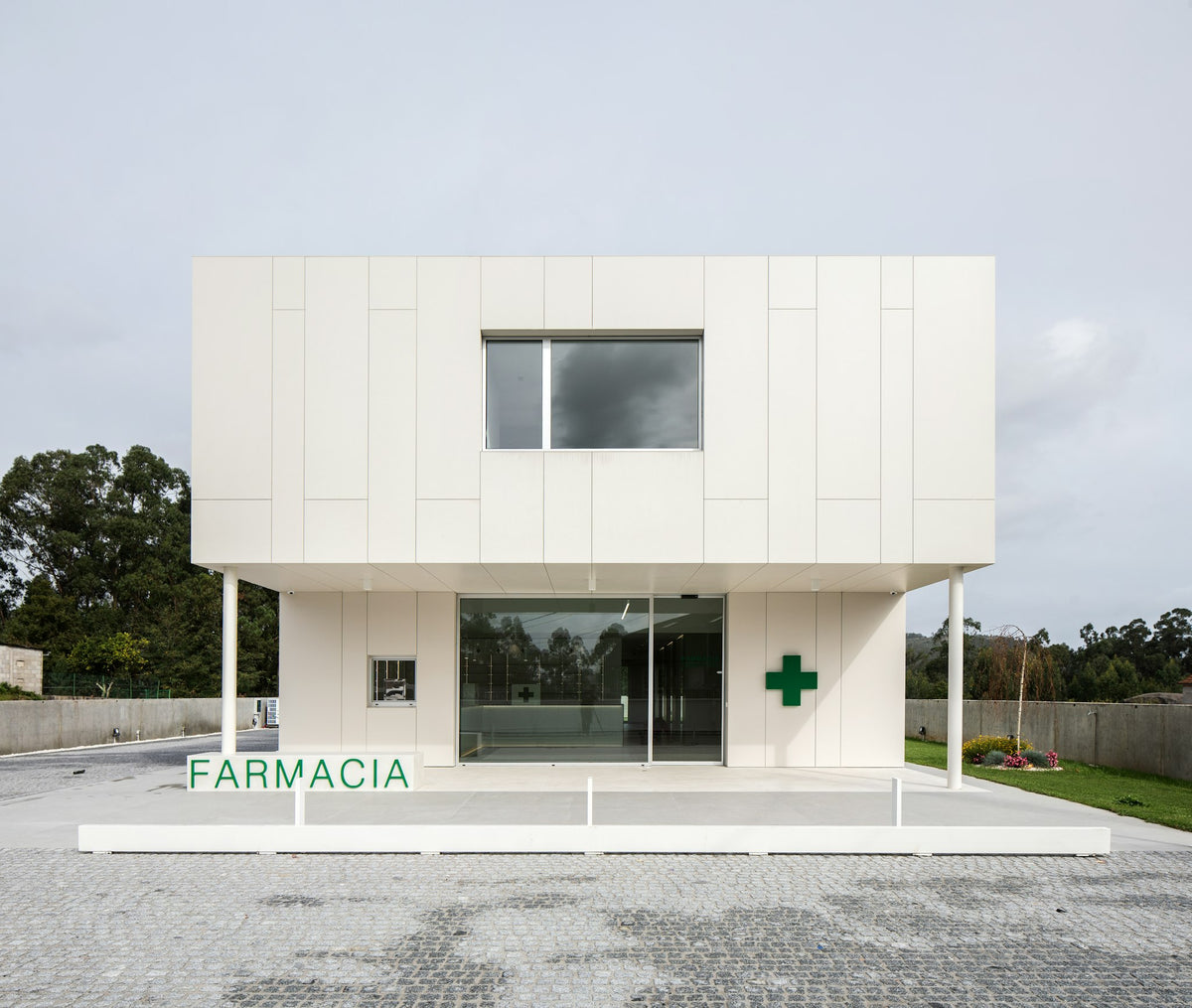 Dekton Sandik — projet farmacia pontevedra | Union Stone