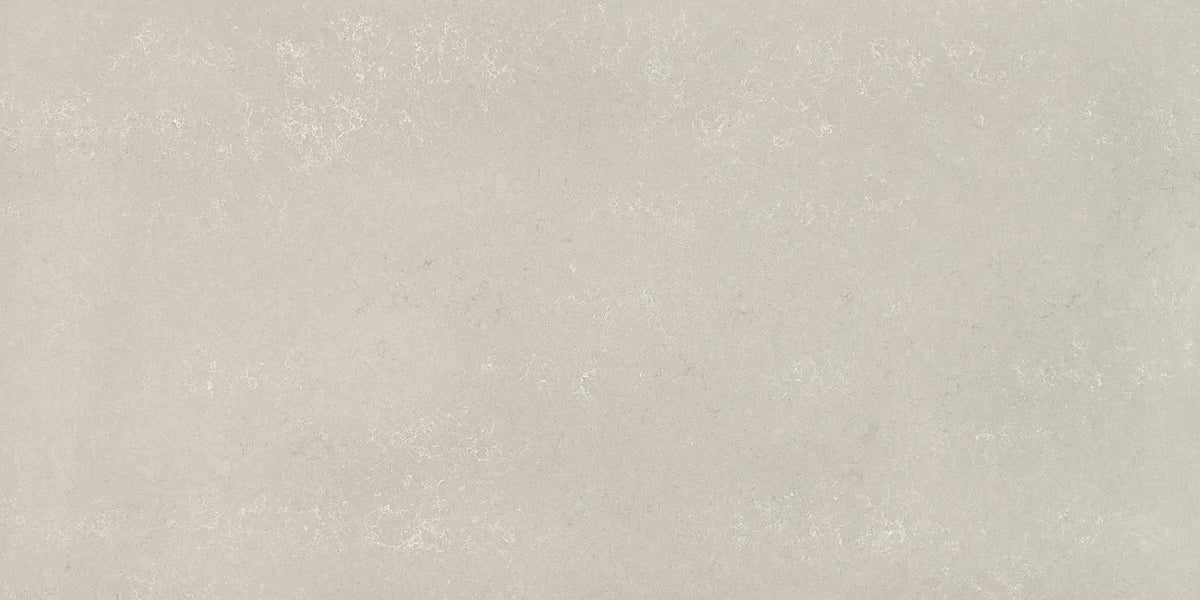Dalle complète HanStone Coast, fond grège clair et fines résilles blanches | Union Stone, Montréal