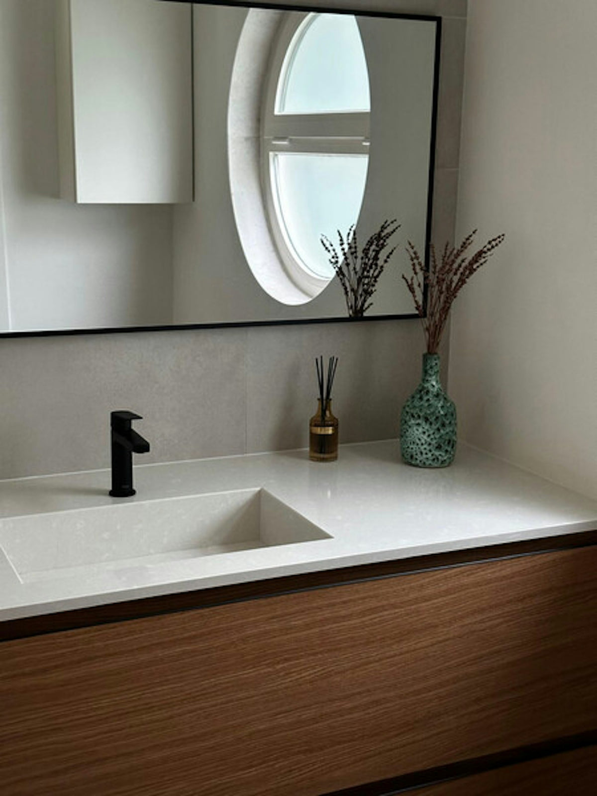 Silestone Yukon — projet casa de banho social minimalista | Union Stone